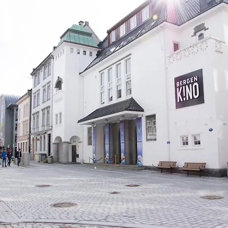 Lägenhet Dinbnb I Experience I 650m To Bryggen I Shared Patio Bergen