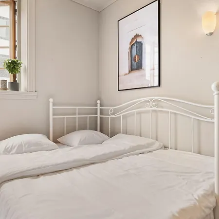 Dinbnb I Experience I 650m To Bryggen I Shared Patio Apartment
