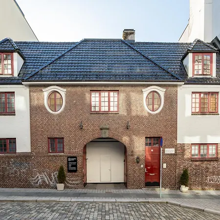 Dinbnb I Experience I 650m To Bryggen I Shared Patio Apartment *