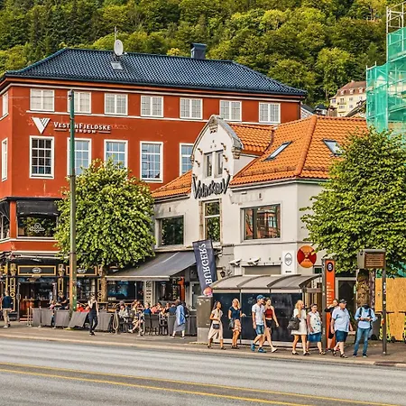 Dinbnb I Experience I 650m To Bryggen I Shared Patio Apartment