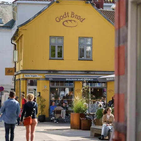 Apartment Dinbnb I Experience I 650m To Bryggen I Shared Patio Bergen